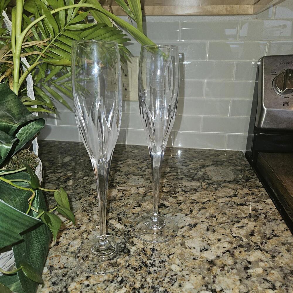 Mikasa Flame D'Amore Crystal Fluted Champagne Glasses Set Of 2 11" Retired - Picture 2 of 6